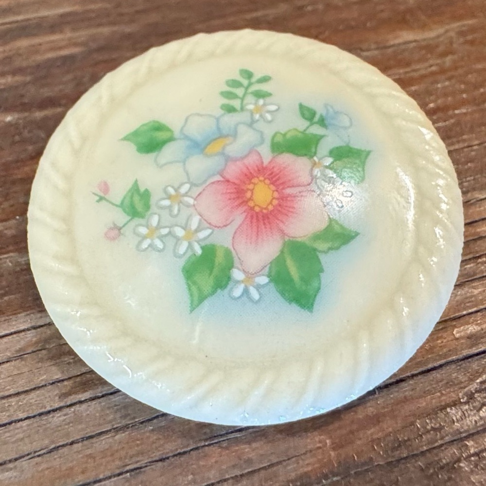 Vintage porcelain Avon pin brooch 1.5 inches